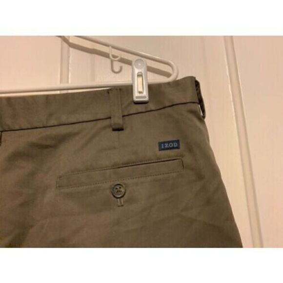 IZOD MEN'S SIZE 36 DARK BEIGE PLEATED SHORTS - Picture 2 of 4
